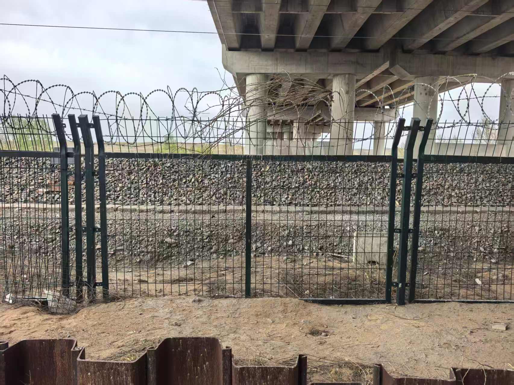 铁路护栏 4